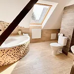 منتجع Wellness & Minipivovar Knezinek 3*
