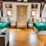 Wellness Hotel & Minipivovar Knezinek 3*