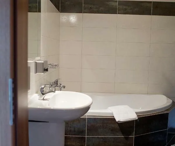 리조트 Wellness & Minipivovar Knezinek 체스케부데요비체